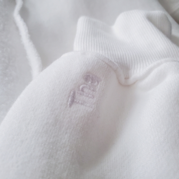 Brand New - Aritzia - TNA Cozy Fleece Boyfriend Cropped Sweatshirt - Picture 9 of 10